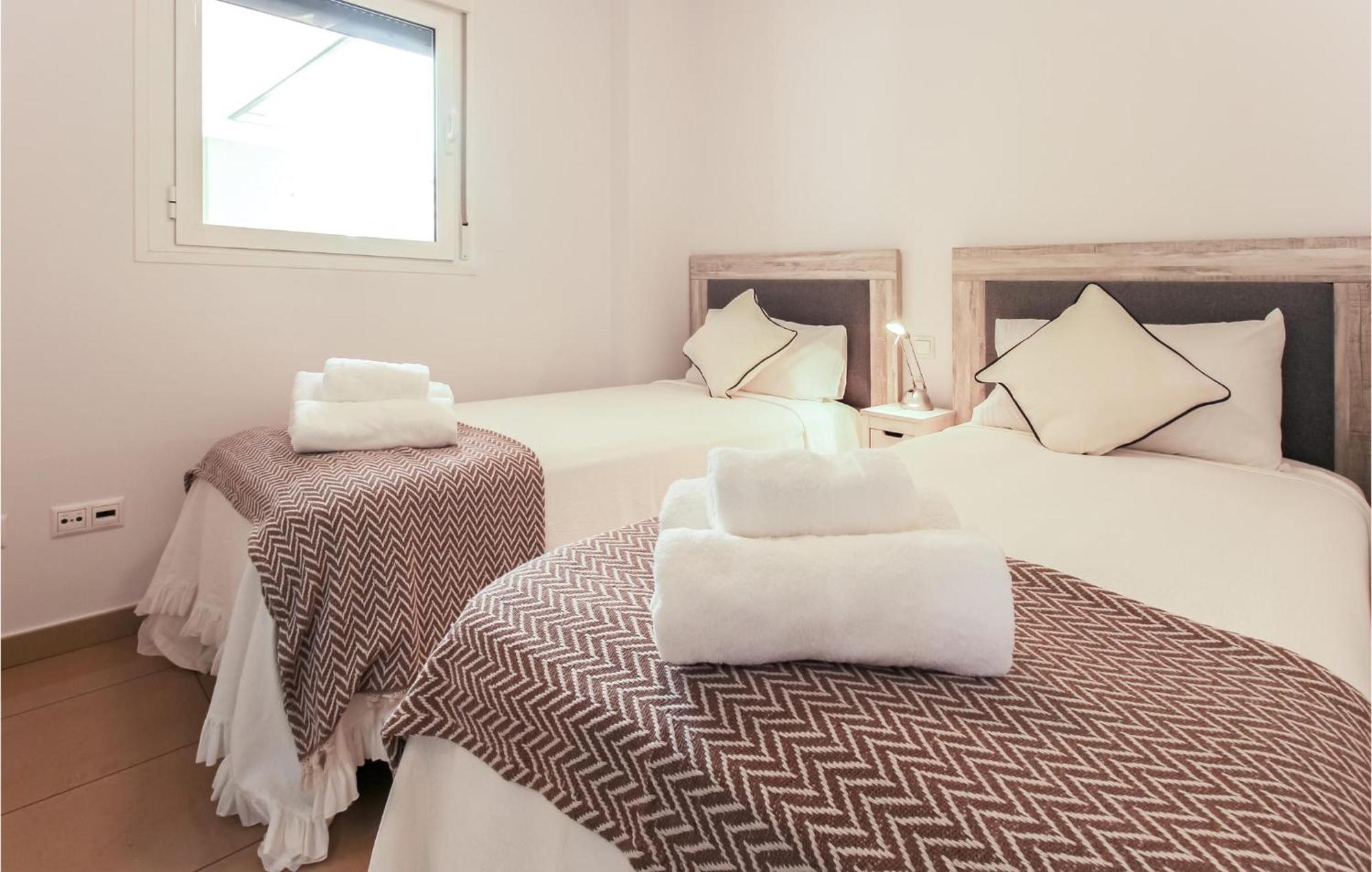 Awesome Apartment In Orihuela With Kitchen Playa Flamenca Buitenkant foto
